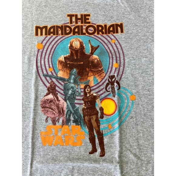 ✨2/$20✨ Star Wars The Mandalorian Grey T-shirt Large - Picture 4 of 6